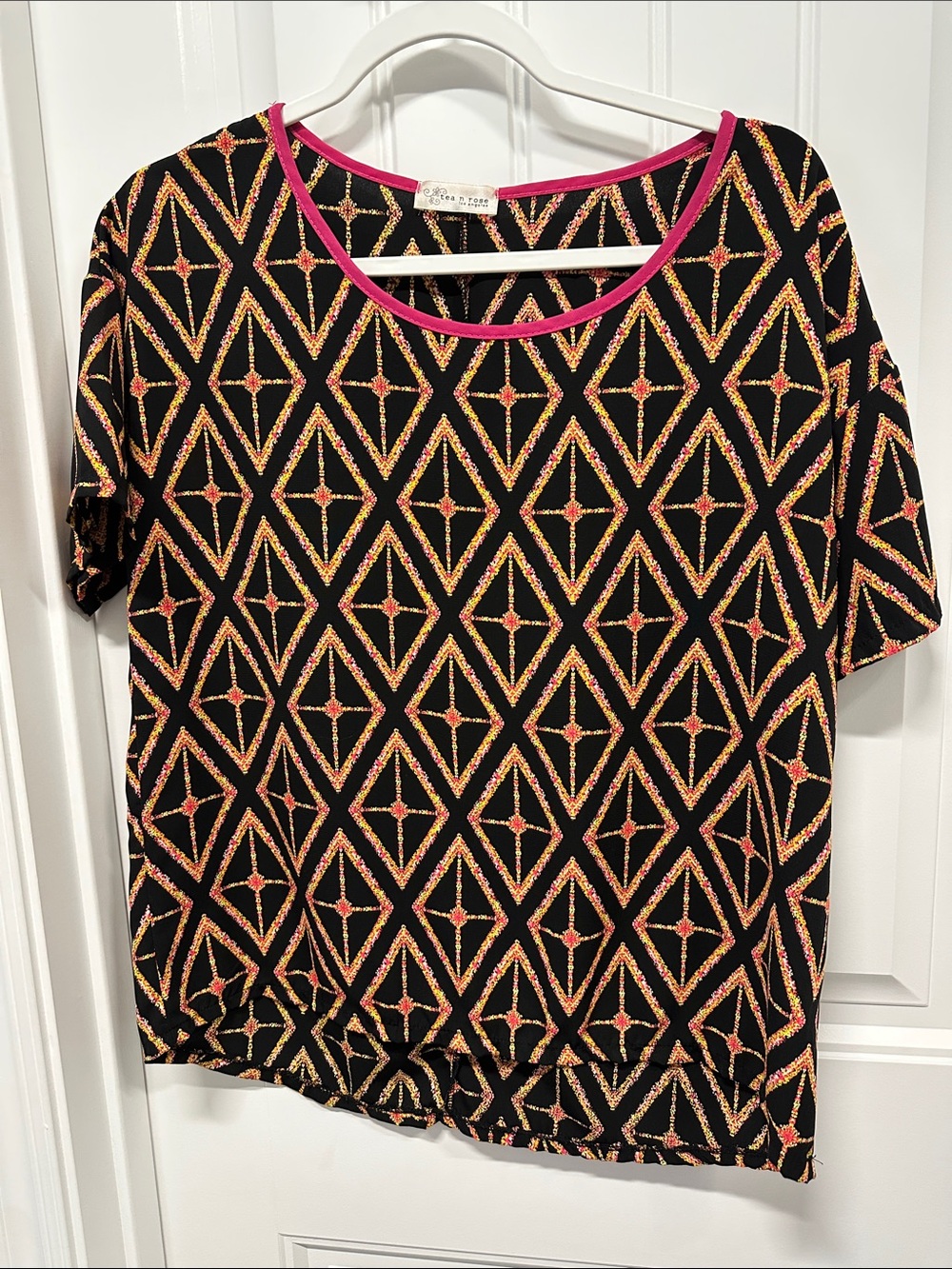tea n rose Black Short Sleeve Top with Gold & Pink Geometric Print